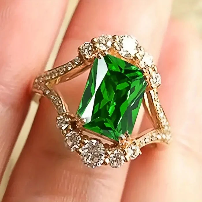 Amara | Ring with Large Emerald