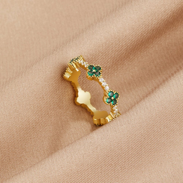 Annika | Gold-Plated Ring with Emerald Floral Details Element