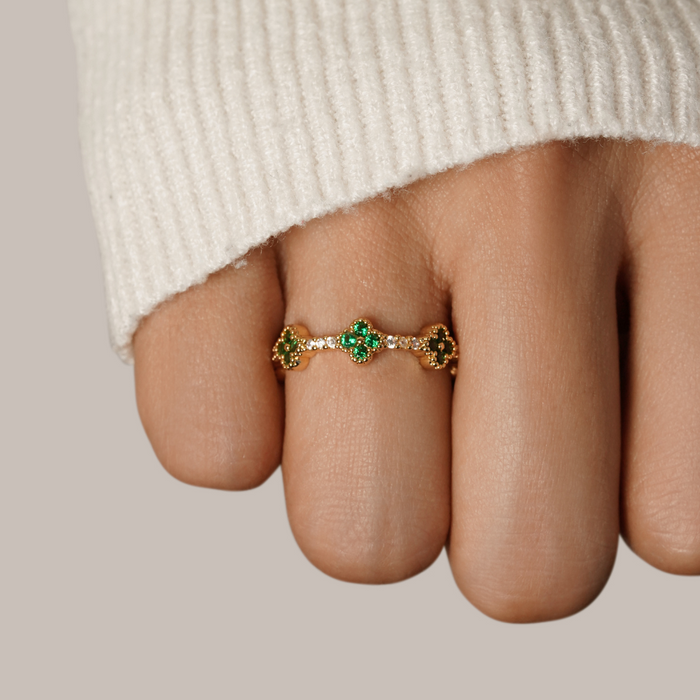 Annika | Gold-Plated Ring with Emerald Floral Details Element