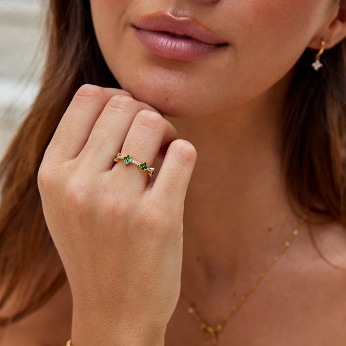 Annika | Gold-Plated Ring with Emerald Floral Details Element