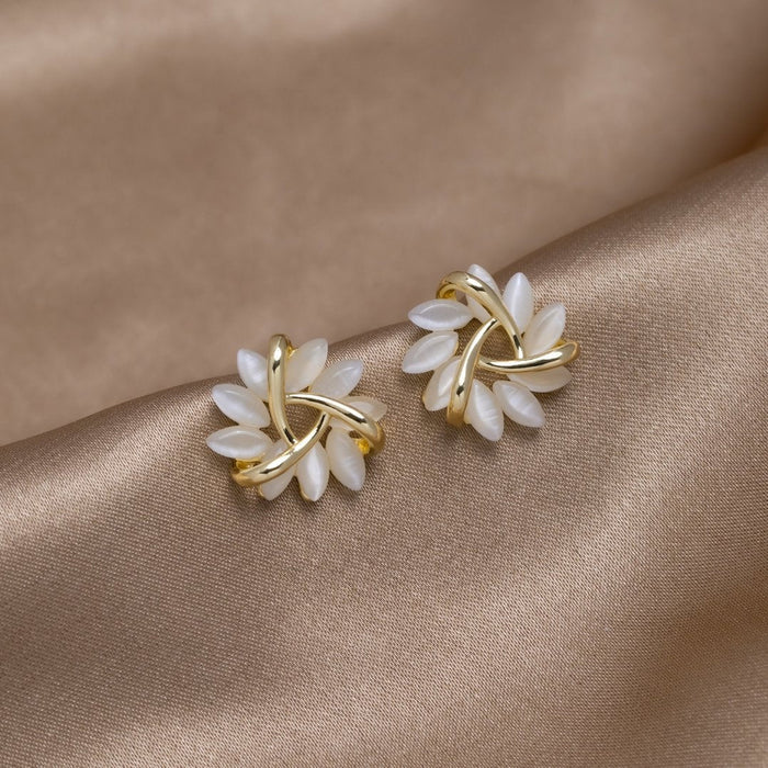 Emilie | Gold-Plated Earrings with Floral Details