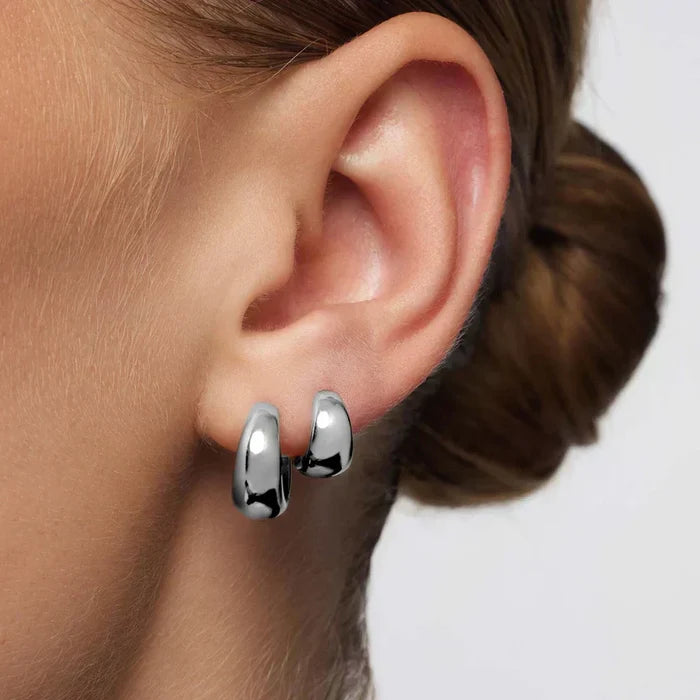 Laura | Silver Hoop Mini Earrings