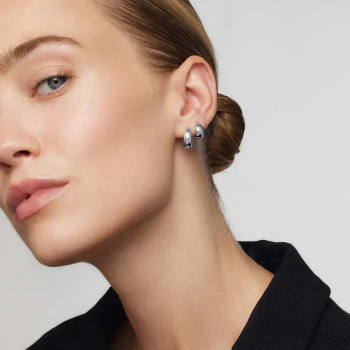 Laura | Silver Hoop Mini Earrings