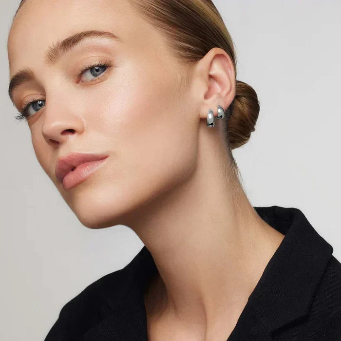 Laura | Silver Hoop Mini Earrings
