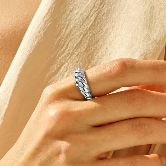 Paloma | White Gold Shell Ring