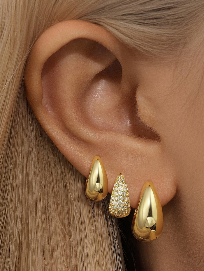 Rosalie | Gold-Plated Delicate Earrings with Structure Curve